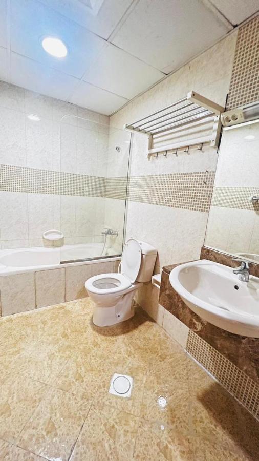 Traveller Partition Room In Al Barsha 1 Near Metro Dubai Buitenkant foto