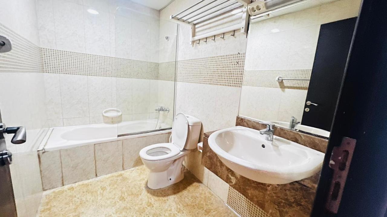 Traveller Partition Room In Al Barsha 1 Near Metro Dubai Buitenkant foto