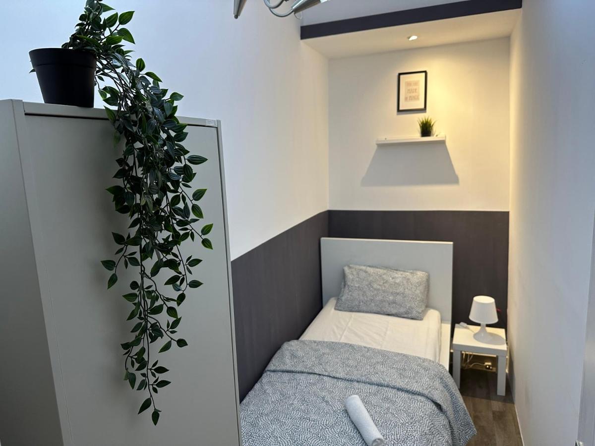 Traveller Partition Room In Al Barsha 1 Near Metro Dubai Buitenkant foto