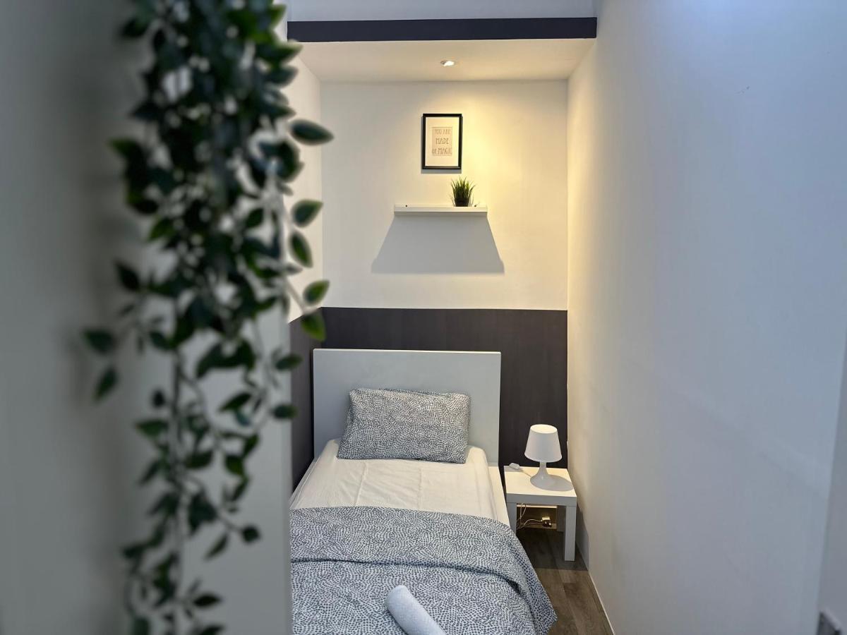 Traveller Partition Room In Al Barsha 1 Near Metro Dubai Buitenkant foto